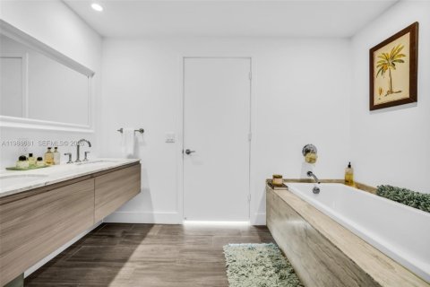 Купить кондоминиум в Майами, Флорида 1 спальня, 73.39м2, № 2067458 - фото 23