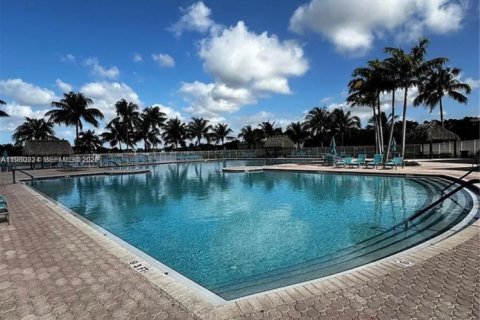 House in Weston, Florida 4 bedrooms, 179.86 sq.m. № 2044024 - photo 7