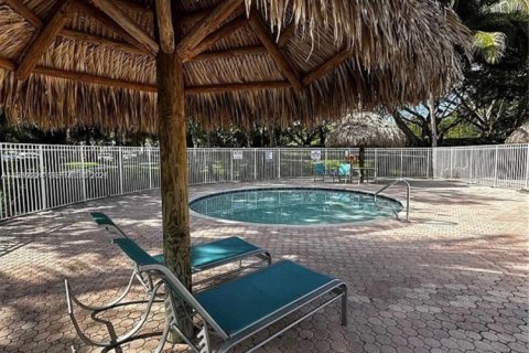 House in Weston, Florida 4 bedrooms, 179.86 sq.m. № 2044024 - photo 11