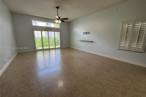 House in Weston, Florida 4 bedrooms, 179.86 sq.m. № 2044024 - photo 4