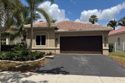 House in Weston, Florida 4 bedrooms, 179.86 sq.m. № 2044024