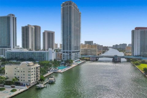 Condo in Hollywood, Florida, 3 bedrooms  № 1867278 - photo 7