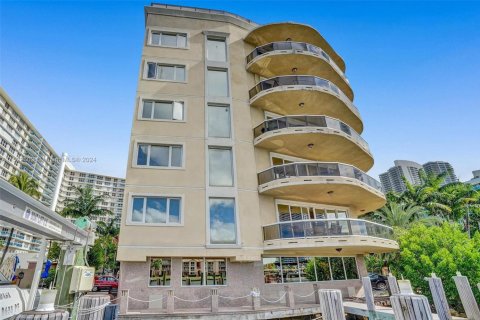 Condo in Hollywood, Florida, 3 bedrooms  № 1867278 - photo 14