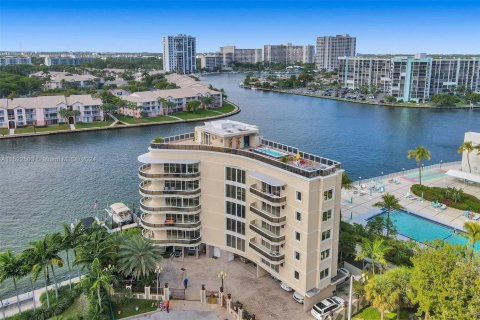 Condo in Hollywood, Florida, 3 bedrooms  № 1867278 - photo 2