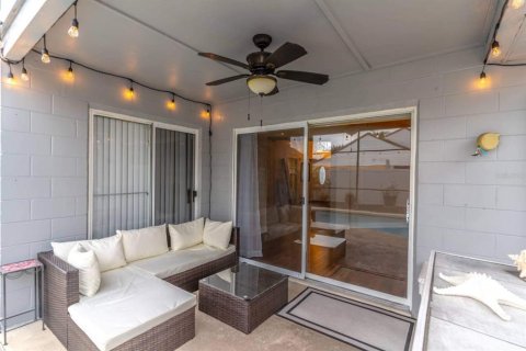 House in Kissimmee, Florida 3 bedrooms, 145.39 sq.m. № 2396100 - photo 5