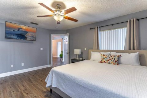 House in Kissimmee, Florida 3 bedrooms, 145.39 sq.m. № 2396100 - photo 17