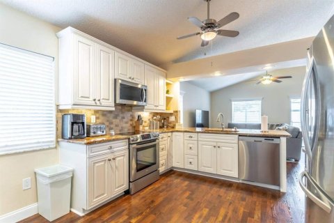 House in Kissimmee, Florida 3 bedrooms, 145.39 sq.m. № 2396100 - photo 13