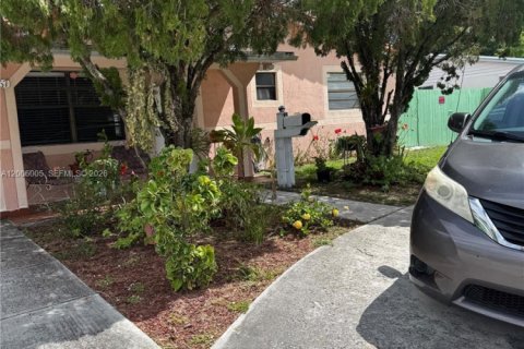 Villa ou maison à Margate, Floride 4 chambres, 162.49 m2 № 2070998