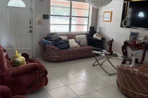 Villa ou maison à vendre à Margate, Floride: 4 chambres, 162.49 m2 № 2070998 - photo 4