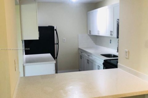 Condo in Miami, Florida, 3 bedrooms  № 1704317 - photo 3