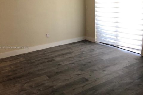Condo in Miami, Florida, 3 bedrooms  № 1704317 - photo 4