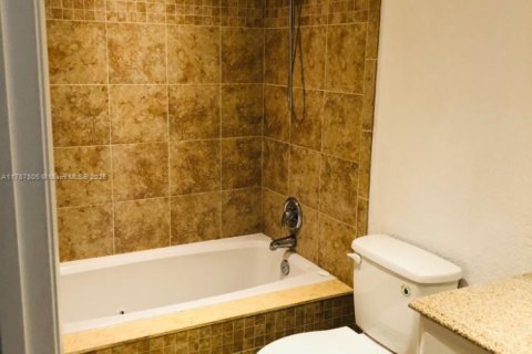 Condo in Miami, Florida, 3 bedrooms  № 1704317 - photo 6