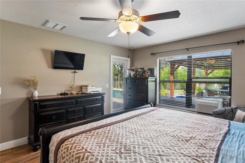 House in Dade City, Florida 4 bedrooms, 215.63 sq.m. № 2316600 - photo 25
