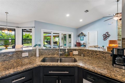 House in Dade City, Florida 4 bedrooms, 215.63 sq.m. № 2316600 - photo 17