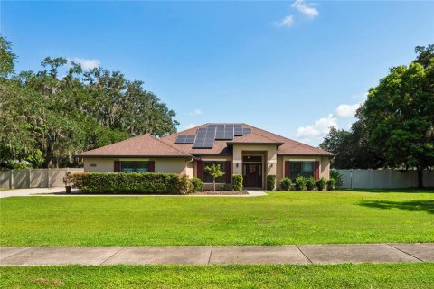 House in Dade City, Florida 4 bedrooms, 215.63 sq.m. № 2316600 - photo 2
