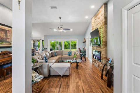 House in Dade City, Florida 4 bedrooms, 215.63 sq.m. № 2316600 - photo 6