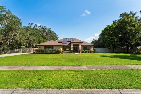 House in Dade City, Florida 4 bedrooms, 215.63 sq.m. № 2316600 - photo 3