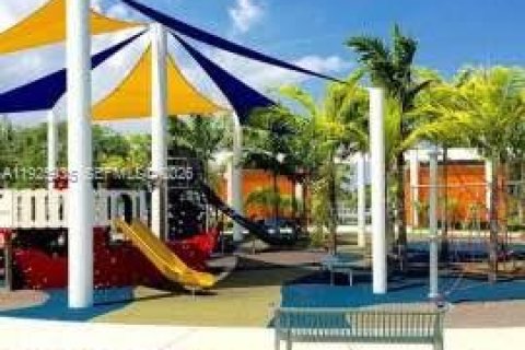 Condominio en venta en Hallandale Beach, Florida, 2 dormitorios, 85.84 m2 № 1984451 - foto 20