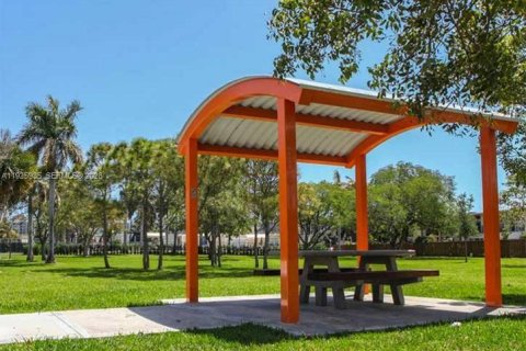 Condominio en venta en Hallandale Beach, Florida, 2 dormitorios, 85.84 m2 № 1984451 - foto 21