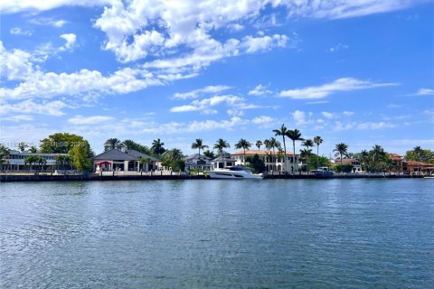 Condominio en venta en Hallandale Beach, Florida, 2 dormitorios, 85.84 m2 № 1984451 - foto 18