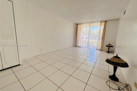 Купить кондоминиум в Халландейл-Бич, Флорида 2 спальни, 85.84м2, № 1984451 - фото 10