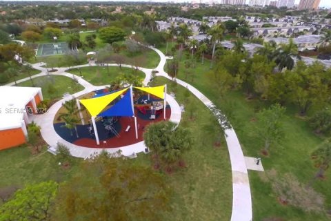 Condominio en venta en Hallandale Beach, Florida, 2 dormitorios, 85.84 m2 № 1984451 - foto 22