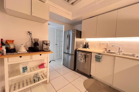 Condominio en venta en Hallandale Beach, Florida, 2 dormitorios, 85.84 m2 № 1984451 - foto 16