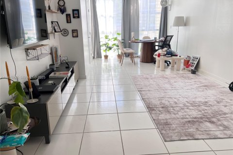 Купить кондоминиум в Халландейл-Бич, Флорида 2 спальни, 85.84м2, № 1984451 - фото 4