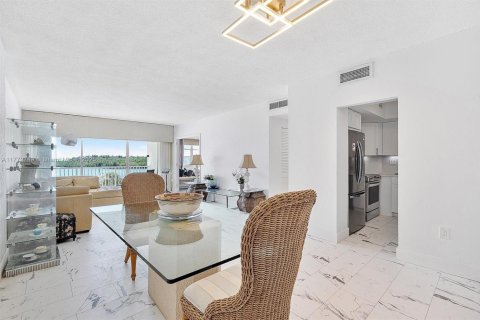 Condominio en venta en Sunny Isles Beach, Florida, 2 dormitorios, 113.34 m2 № 1920847 - foto 12