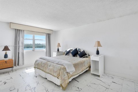 Condominio en venta en Sunny Isles Beach, Florida, 2 dormitorios, 113.34 m2 № 1920847 - foto 13