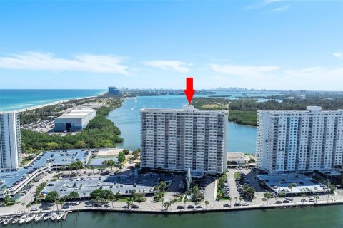 Condominio en venta en Sunny Isles Beach, Florida, 2 dormitorios, 113.34 m2 № 1920847 - foto 18