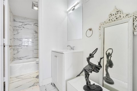 Condominio en venta en Sunny Isles Beach, Florida, 2 dormitorios, 113.34 m2 № 1920847 - foto 15