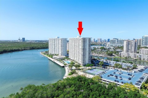 Condominio en venta en Sunny Isles Beach, Florida, 2 dormitorios, 113.34 m2 № 1920847 - foto 17