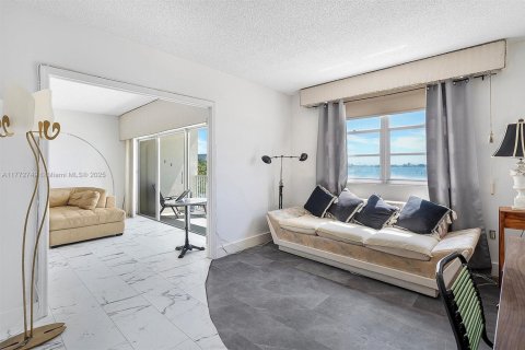 Condominio en venta en Sunny Isles Beach, Florida, 2 dormitorios, 113.34 m2 № 1920847 - foto 9