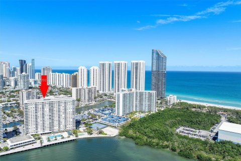 Condominio en venta en Sunny Isles Beach, Florida, 2 dormitorios, 113.34 m2 № 1920847 - foto 19