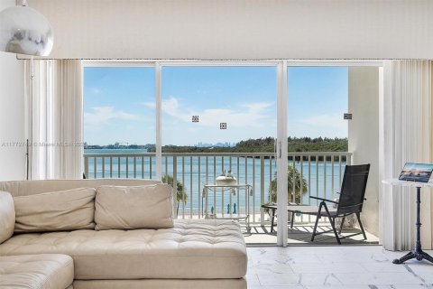 Condominio en venta en Sunny Isles Beach, Florida, 2 dormitorios, 113.34 m2 № 1920847 - foto 3
