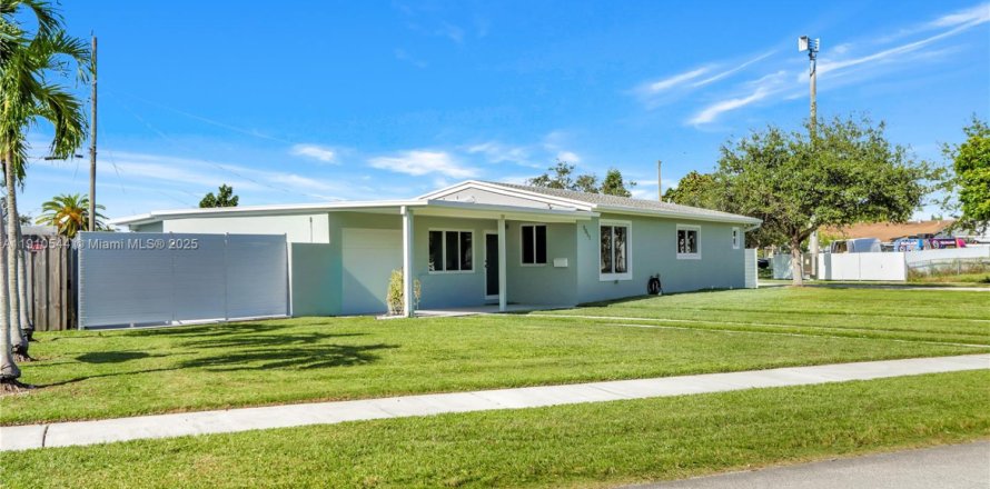 Villa ou maison à Cutler Bay, Floride 3 chambres, 161.84 m2 № 1968564