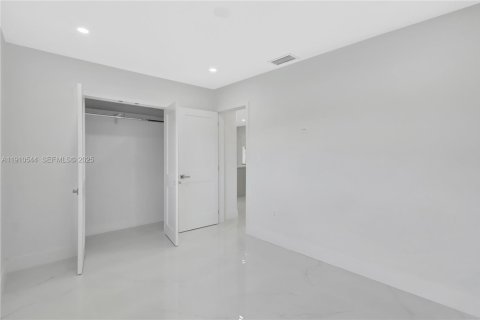 Villa ou maison à vendre à Cutler Bay, Floride: 3 chambres, 161.84 m2 № 1968564 - photo 25