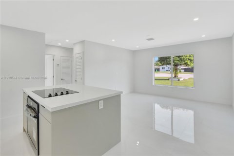 Villa ou maison à vendre à Cutler Bay, Floride: 3 chambres, 161.84 m2 № 1968564 - photo 4