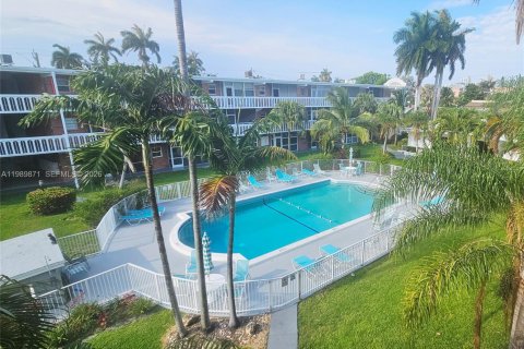 Condo in Hallandale Beach, Florida, 1 bedroom  № 2051777