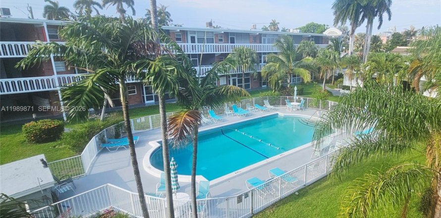 Condo in Hallandale Beach, Florida, 1 bedroom № 2051777