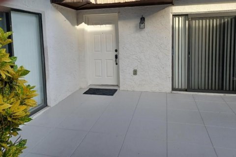 Condo in Tampa, Florida, 2 bedrooms  № 2379002 - photo 2