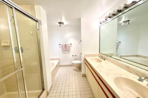Condo in Aventura, Florida, 2 bedrooms  № 1697633 - photo 14