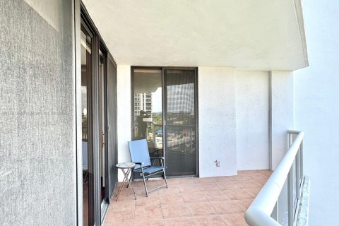 Condo in Aventura, Florida, 2 bedrooms  № 1697633 - photo 30