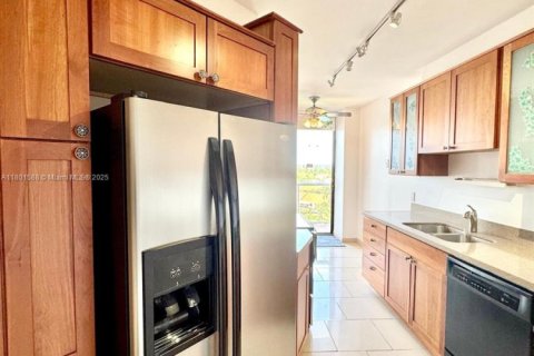Condo in Aventura, Florida, 2 bedrooms  № 1697633 - photo 20