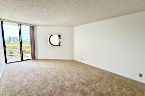 Condo in Aventura, Florida, 2 bedrooms  № 1697633 - photo 13