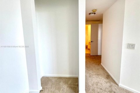 Condo in Aventura, Florida, 2 bedrooms  № 1697633 - photo 16