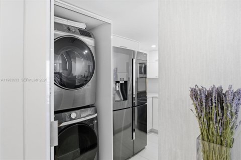 Купить кондоминиум в Майами, Флорида 2 спальни, 95.69м2, № 2028180 - фото 14