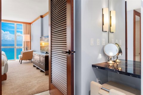 Condo in Miami Beach, Florida, 2 bedrooms № 2013772 - photo 28