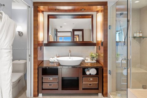 Condo in Miami Beach, Florida, 2 bedrooms № 2013772 - photo 29